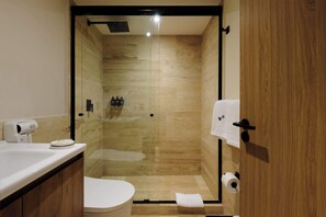 Shower, hair dryer, towels, shampoo - w* | Urban Loft w/Balcony in Parque Mexico (Ciudad de México)