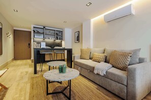 TV, offices - w* | Stylish Loft w/ Balcony in Parque Mexico (Ciudad de México)