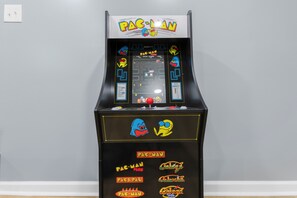 Games room - The Luxe Retreat/Hot Tub/2 King Beds/Game Room/Sleeps 8/Near Keeneland (Versailles)
