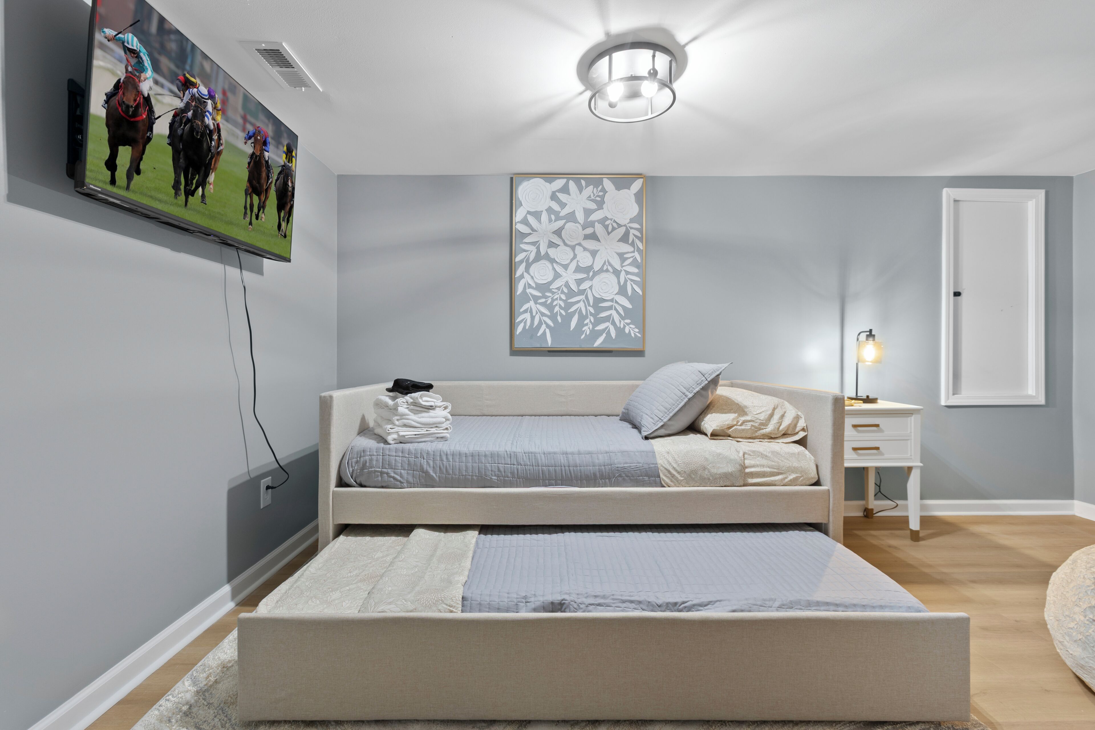 4 bedrooms, iron/ironing board, free WiFi, bed sheets