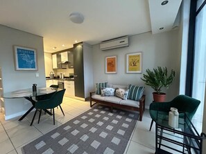 Apartment, 2 Schlafzimmer | Wohnbereich