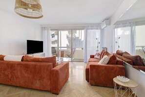 TV - Juan les Pins Le France 4BR Sea View (Antibes)