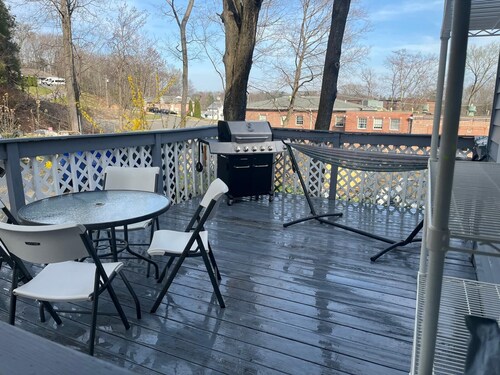 Bear Retreat - 2-bedroom house in Waterbury