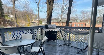 Bear Retreat - 2-bedroom house in Waterbury