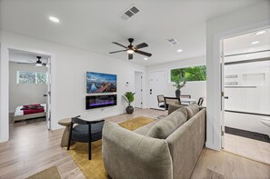 Living area - Central Austin Chic: Minutes to Downtown & Dining (Austin)