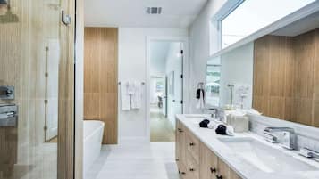 Dusche, Haartrockner, Shampoo