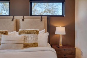 5 habitaciones, tabla de planchar con plancha, cuna de viaje y wifi 