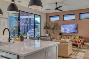 Interior - Amenities! Pool, Hot Tub, Theater, Outdoor kitchen (Austin)