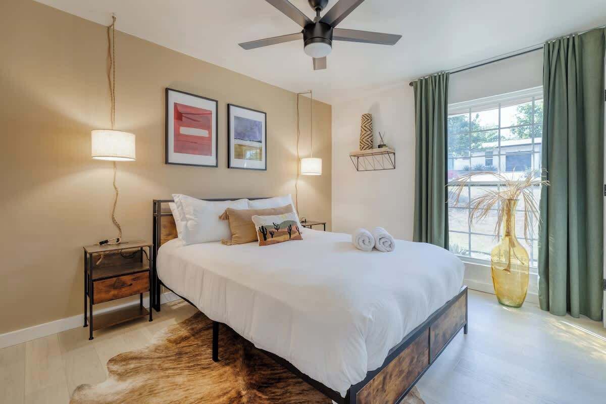 4 habitaciones, tabla de planchar con plancha, wifi y ropa de cama 