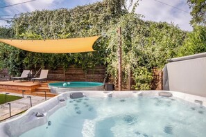 Bañera de hidromasaje exterior