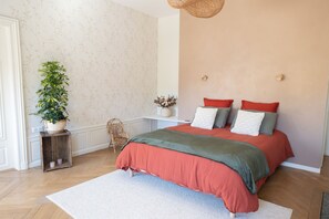 Room - Vrbo Property (Mirecourt)