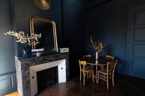 Dining - Vrbo Property (Mirecourt)