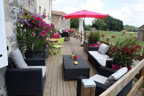 Outdoor dining - Guest Room 'Zépherine - Aux Charmes D’antan' with Shared Pool, Terrace & Wi-Fi (Sèvremont)