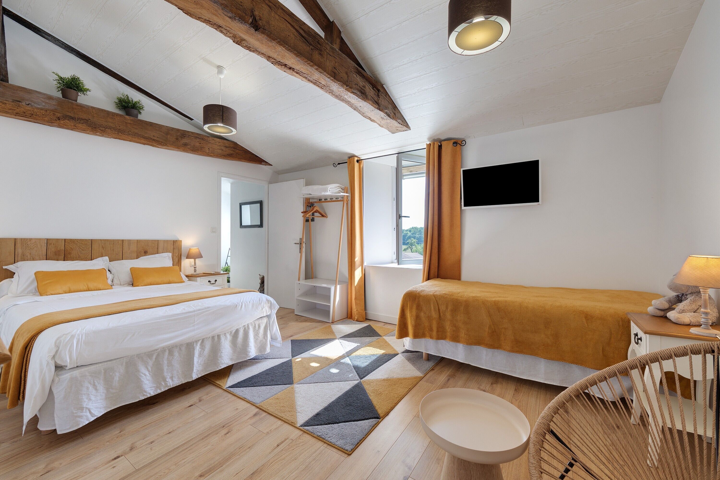 2 bedrooms, WiFi, bed sheets