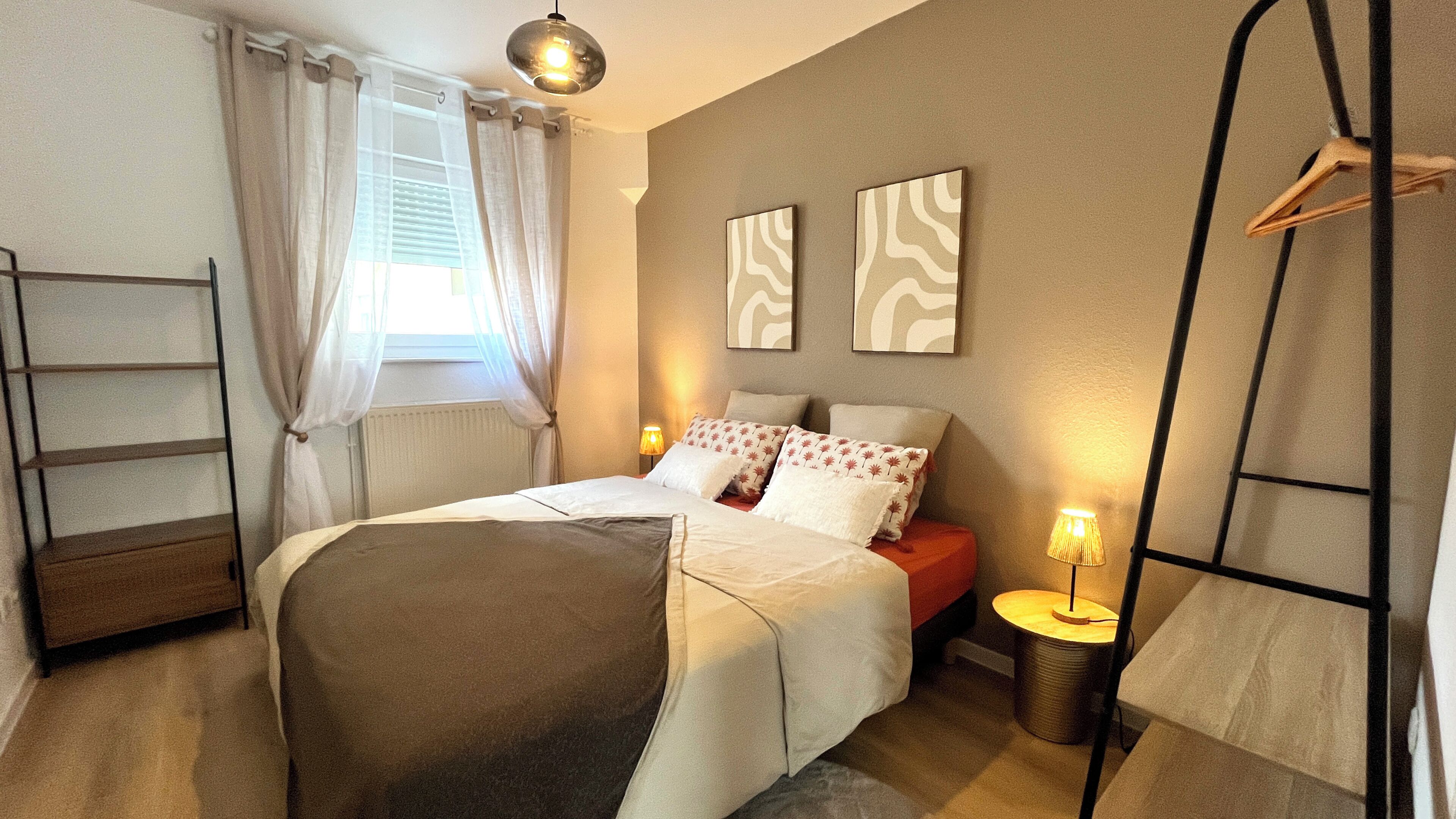 Iron/ironing board, WiFi, bed sheets