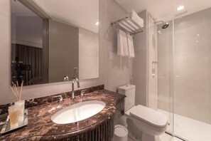 Shower, hair dryer, shampoo - #RD802 | Cyclinn Vila Olímpia (Vila Olímpia)
