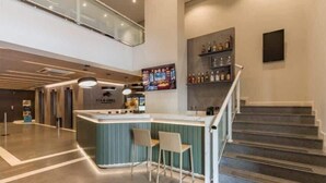 A modern bar area with a counter, two chairs, and a staircase. - #TR1209 | Cyclinn Faria Lima Itaim (Itaim Bibi)