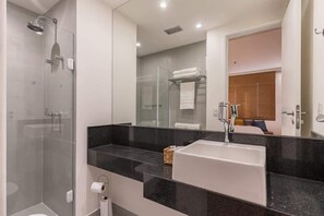 Shower, hair dryer, shampoo - #TR1306 | Cyclinn Faria Lima Itaim (Itaim Bibi)