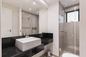 Shower, hair dryer, shampoo - #TR602 | Cyclinn Faria Lima Itaim (Itaim Bibi)
