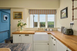 Private kitchen - Scoble Cottage: An Estuary Retreat (South Pool)