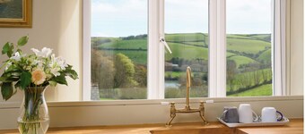 Scoble Cottage: An Estuary Retreat
