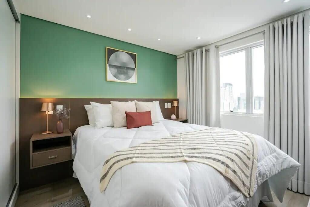 1 dormitorio, tabla de planchar con plancha, wifi y ropa de cama