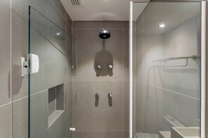 Shower, hair dryer, towels, shampoo - #RD1306 | Cyclinn Vila Olímpia (Vila Olímpia)