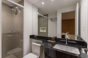 Shower, hair dryer, shampoo - #BC1006 | Cyclinn Bela Cintra Jardins (Bela Cintra)