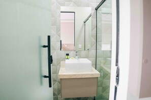 Comfort Chalet, Lake View | Bathroom - Roga Village (Atibaia)