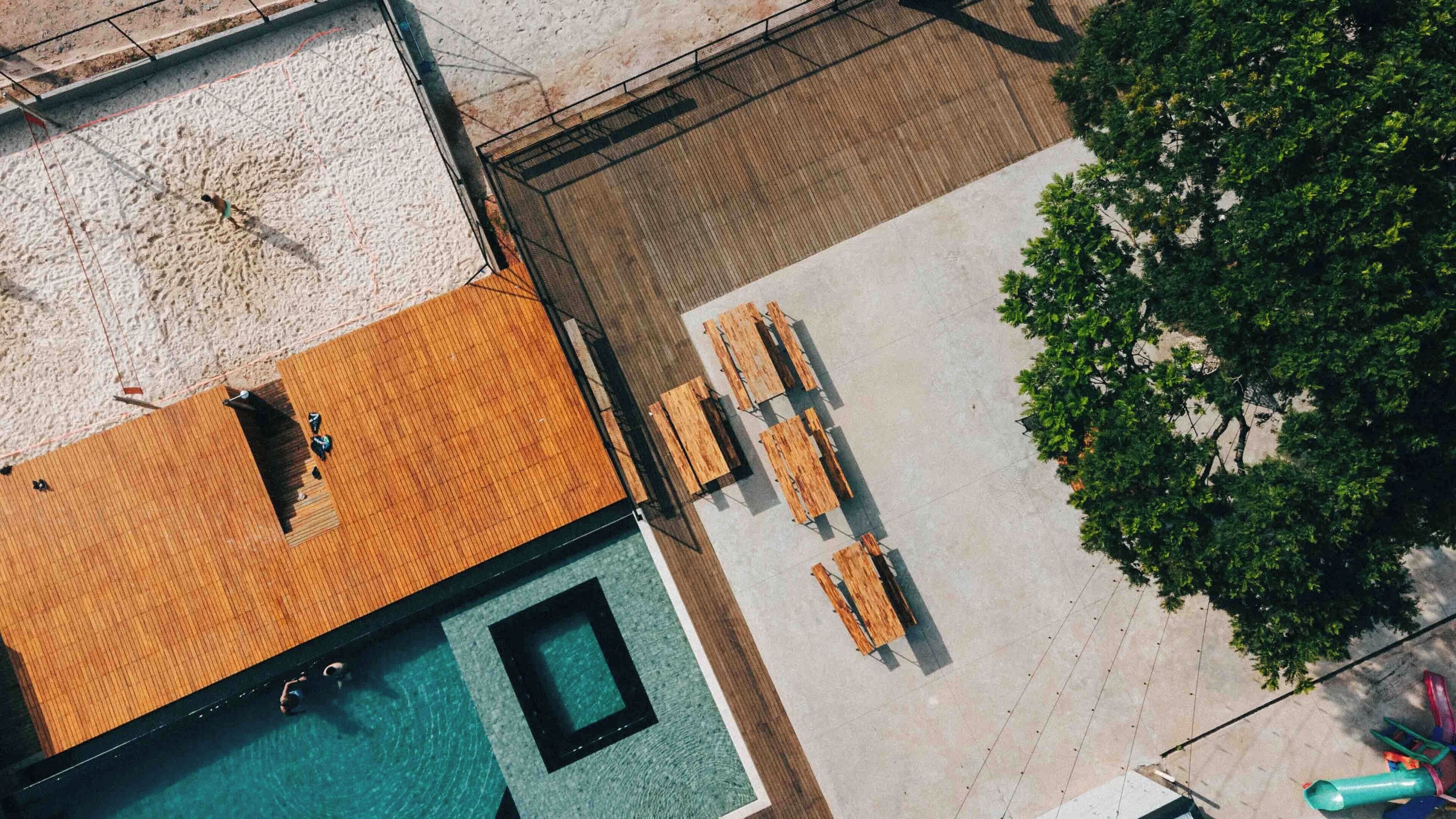 Outdoor pool, open 8:00 AM to 8:00 PM, pool loungers
