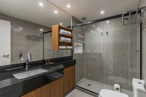Shower, hair dryer, shampoo - Cyclinn a 400m do WTC Berrini Vila Olímpia #WB1003 (Berrini)