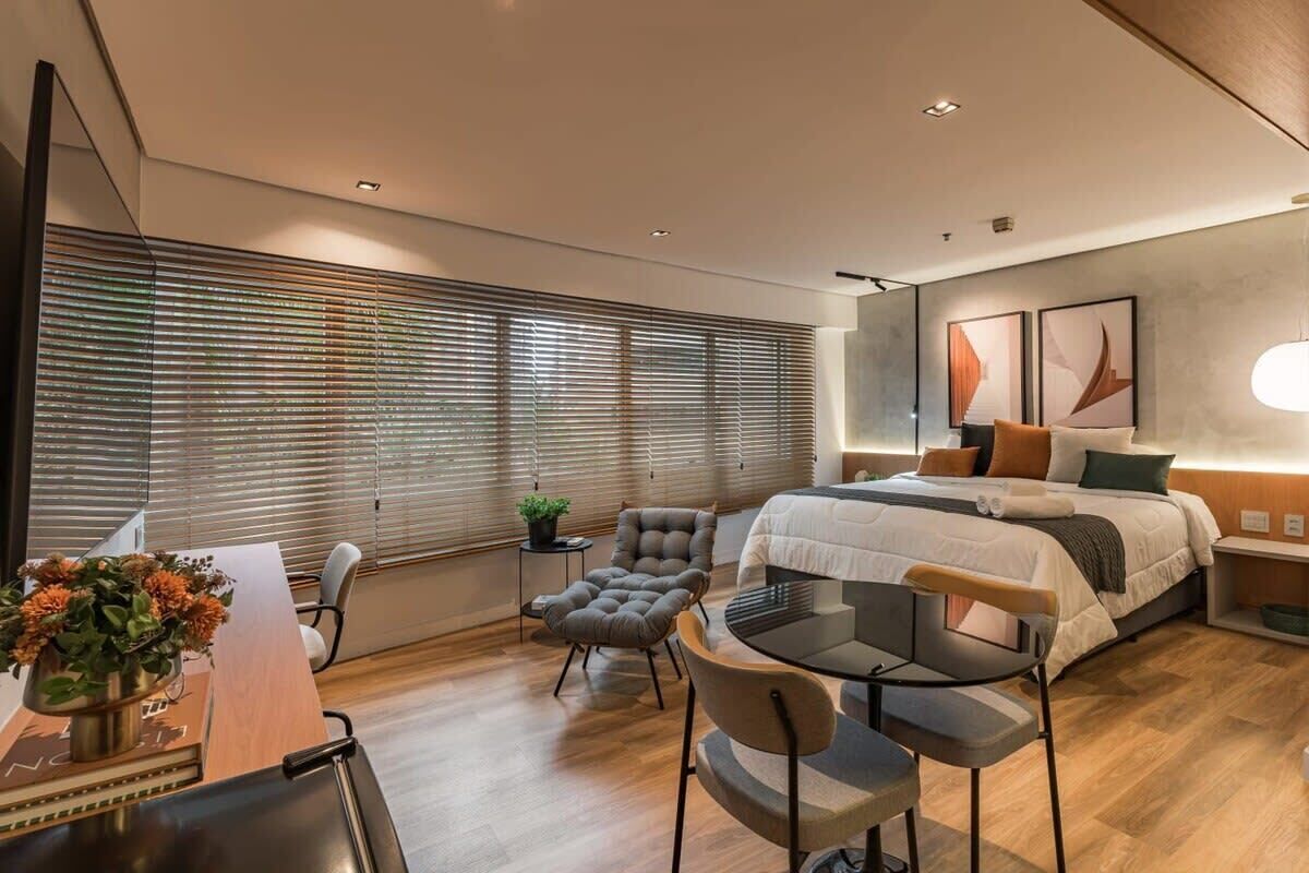 1 dormitorio, tabla de planchar con plancha, wifi y ropa de cama