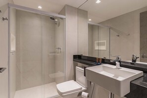 Shower, hair dryer, shampoo - #BC407 | Cyclinn Bela Cintra Jardins (Bela Cintra)