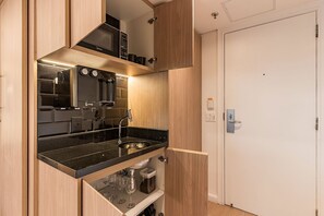 Fridge, microwave, coffee/tea maker, cookware/dishes/utensils - #BE305 | Cyclinn Vila Olímpia Berrini (Berrini)