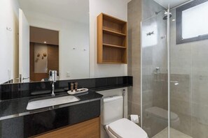 Shower, hair dryer, shampoo - #QL1301 | Cyclinn Faria Lima Pinheiros (Pinheiros)
