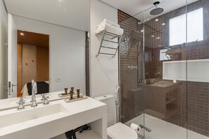 Shower, hair dryer, shampoo - #QL1207 | Cyclinn Faria Lima Pinheiros (Pinheiros)