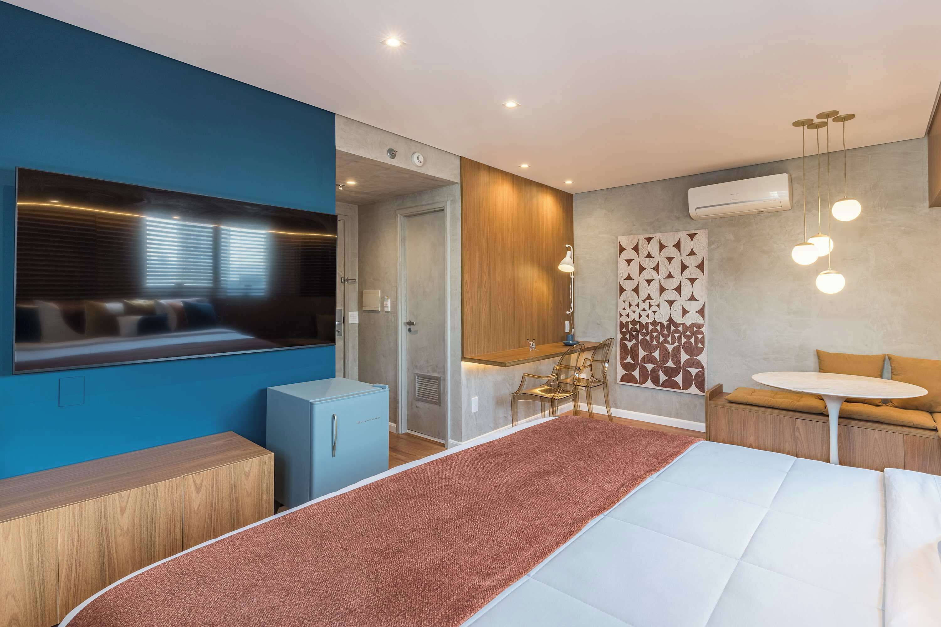 1 bedroom, desk, iron/ironing board, WiFi