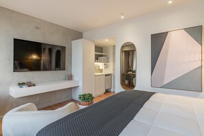 1 habitación, escritorio, tabla de planchar con plancha y wifi 