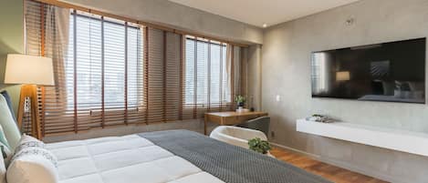 1 habitación, escritorio, tabla de planchar con plancha y wifi