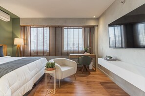 1 habitación, escritorio, tabla de planchar con plancha y wifi 