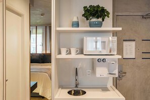 1 slaapkamer, een bureau, een strijkplank/strijkijzer, wifi