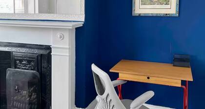Spacious 4 Bed Property - 10/15 mins to Newcastle