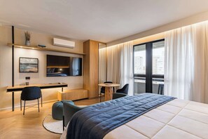Tabla de planchar con plancha, wifi y ropa de cama 