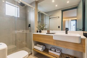 Shower, hair dryer, towels, shampoo - #RB1301 | Cyclinn Cidade Jardim - Itaim (Itaim Bibi)