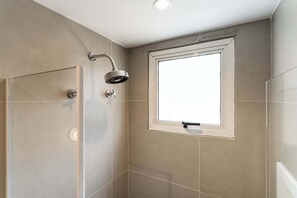 Shower, hair dryer, towels, shampoo - #WP1202 | Cyclinn Paulista Jardins (Jardim Paulista)