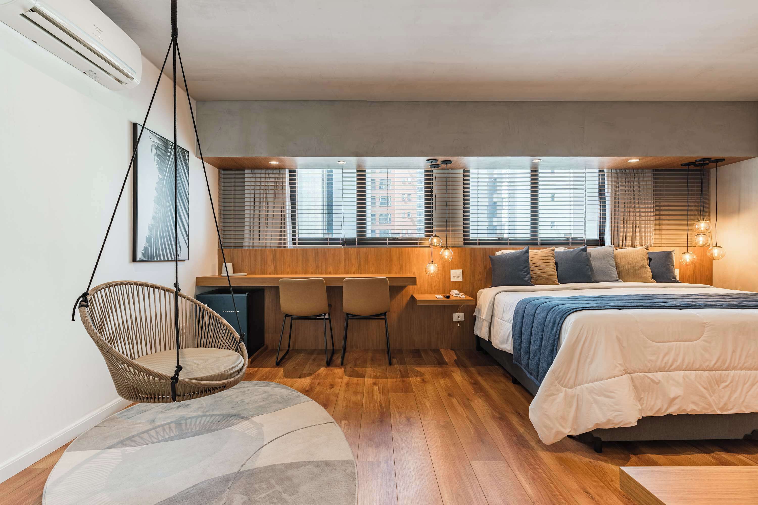 Desk, iron/ironing board, WiFi, bed sheets