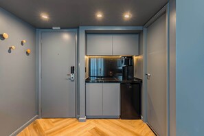 Fridge, microwave, cookware/dishes/utensils - #VD1524 | Cyclinn Berrini Chácara Sto Antonio (Berrini)