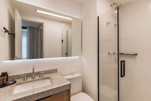 Shower, hair dryer, shampoo - #DO1010 | Cyclinn Vila Nova Conceição (Vila Nova Conceição)