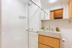 Shower - Studio Completo a 100m do Metrô Brooklin | HM205 (Brooklin)