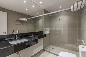 Dusche, Haartrockner, Handtücher